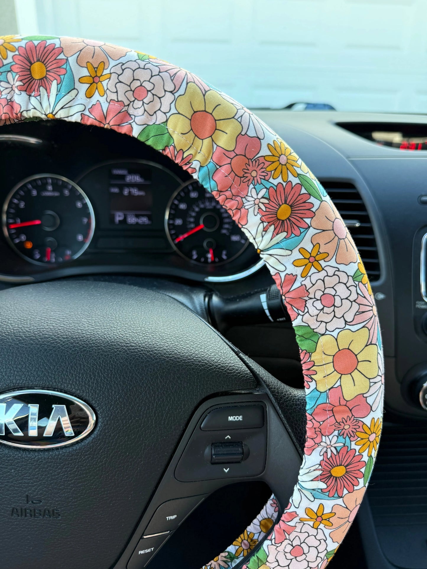 Retro Flower Steering Wheel Cover, Universal Custom Fit Moonshadow Caravan
