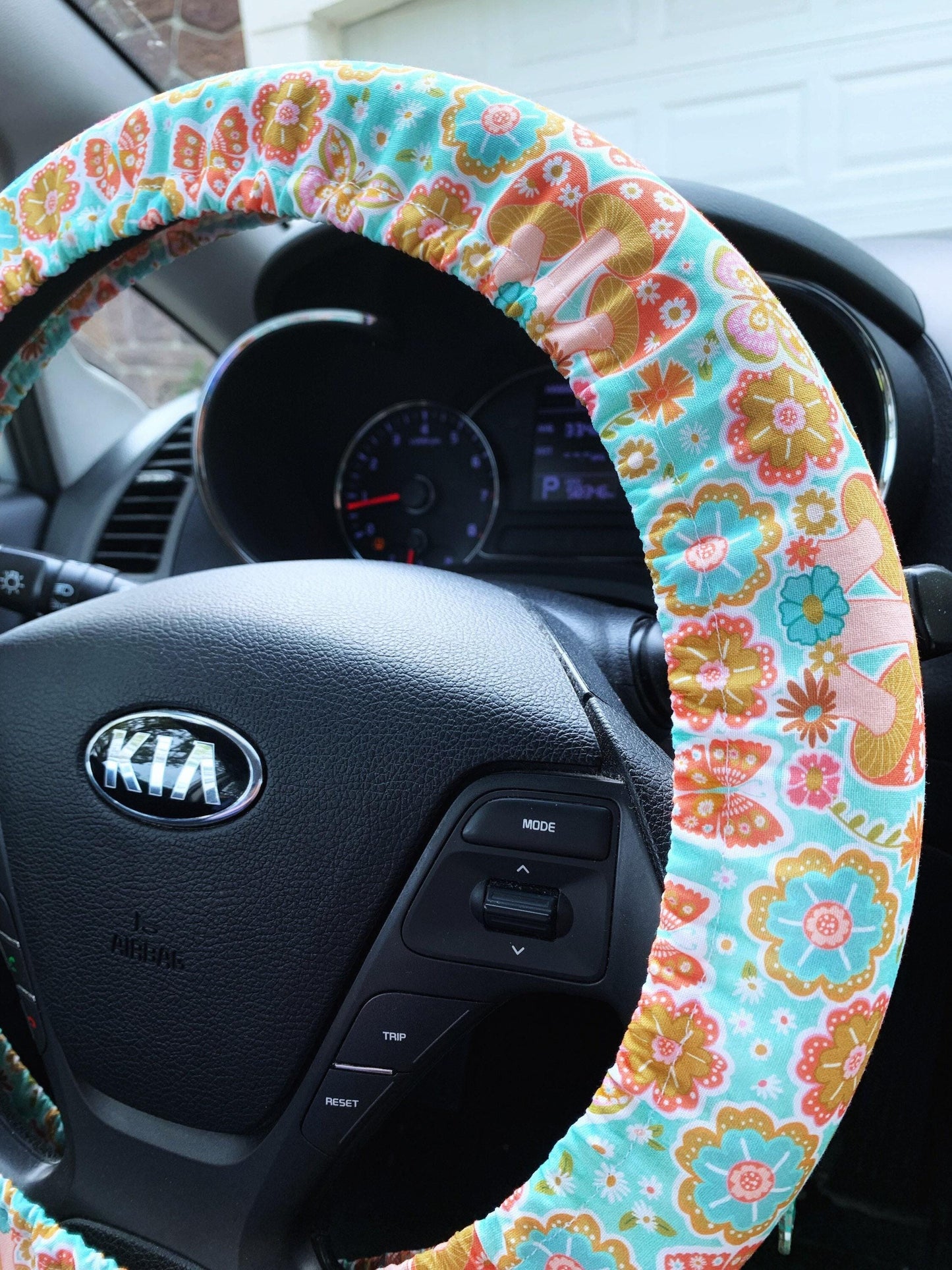 Retro Mushroom Flower Steering Wheel Cover