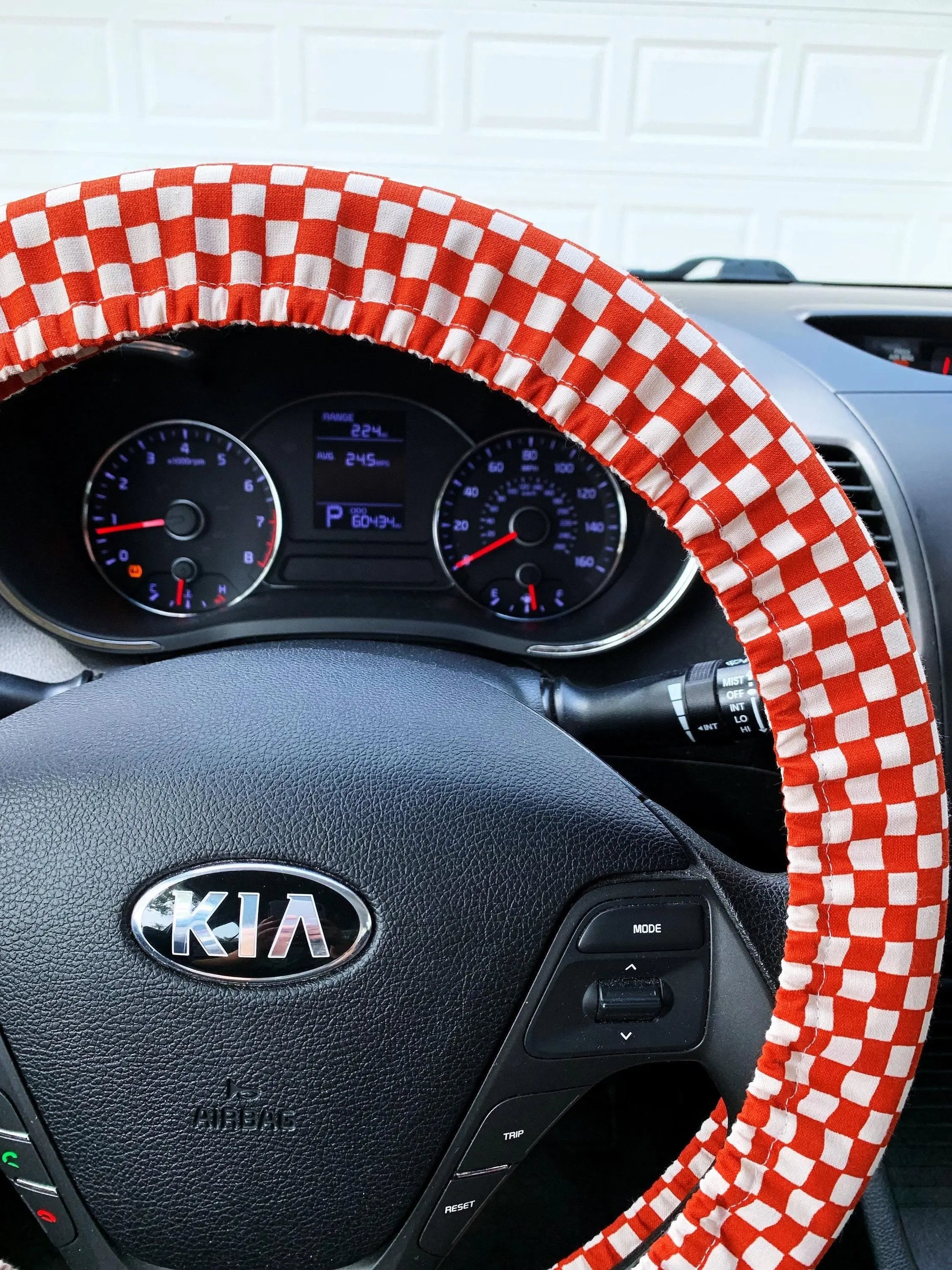 Rust Cream Checkered Steering Wheel Cover Moonshadow Caravan