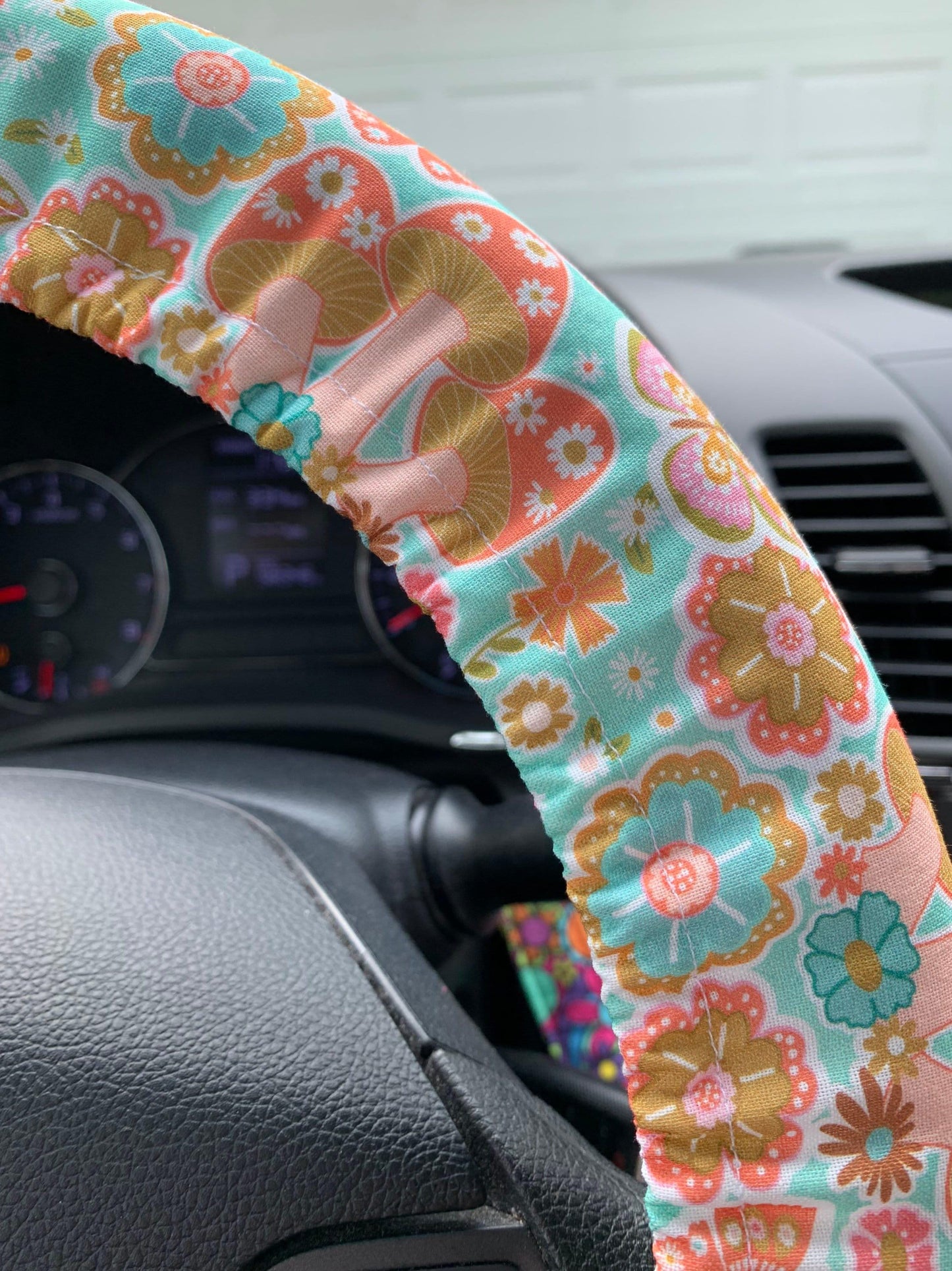 Retro Mushroom Flower Steering Wheel Cover