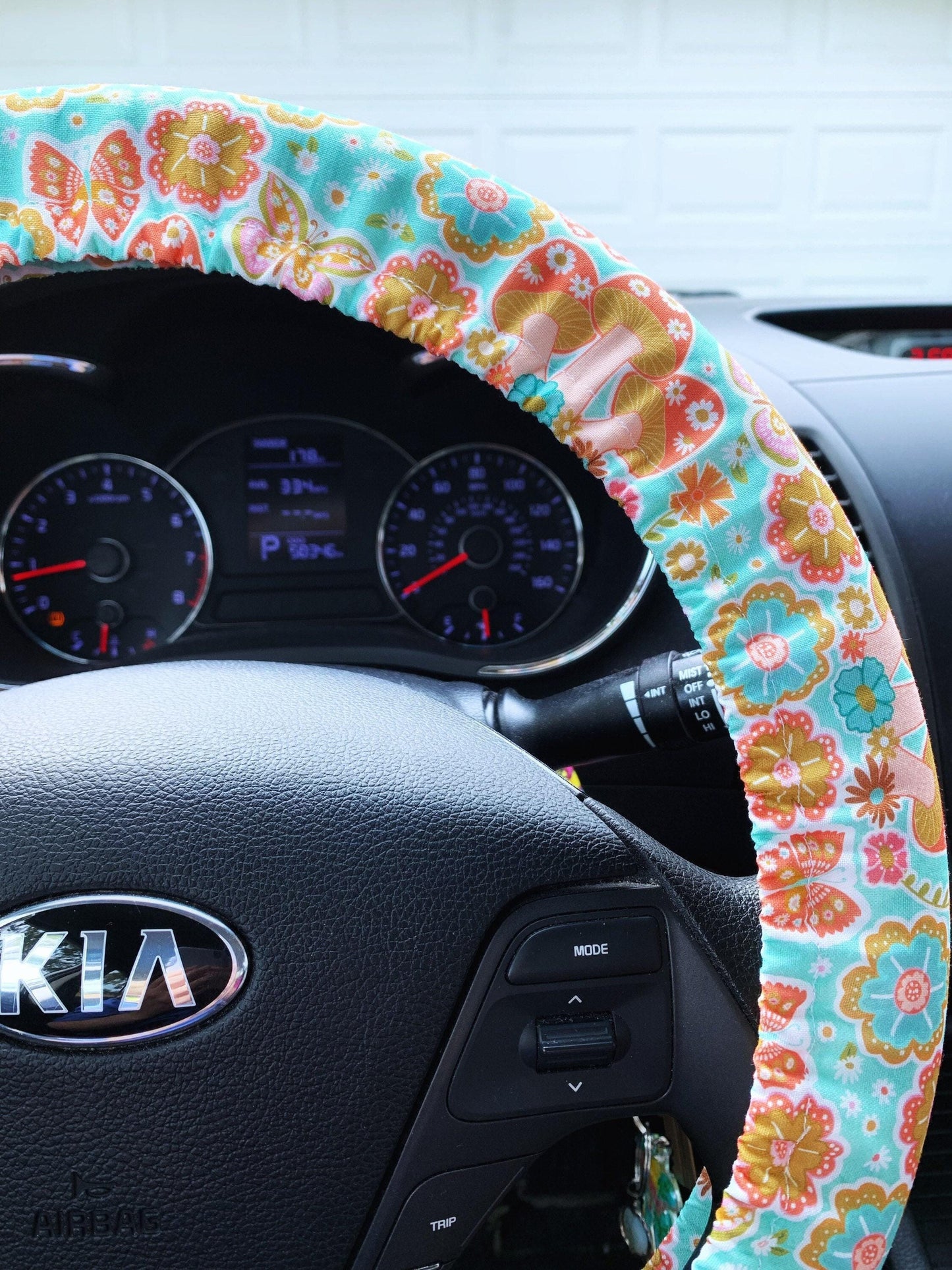 Retro Mushroom Flower Steering Wheel Cover