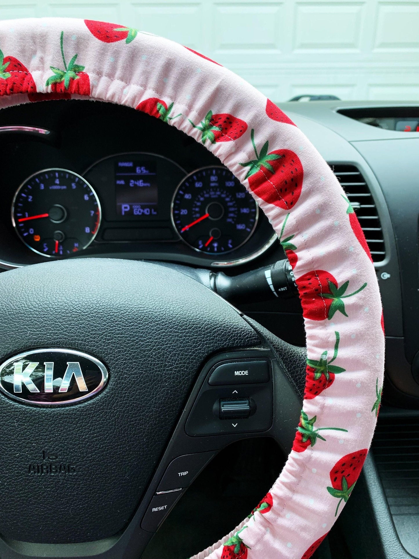 Light Pink Dot Strawberry Steering Wheel Cover
