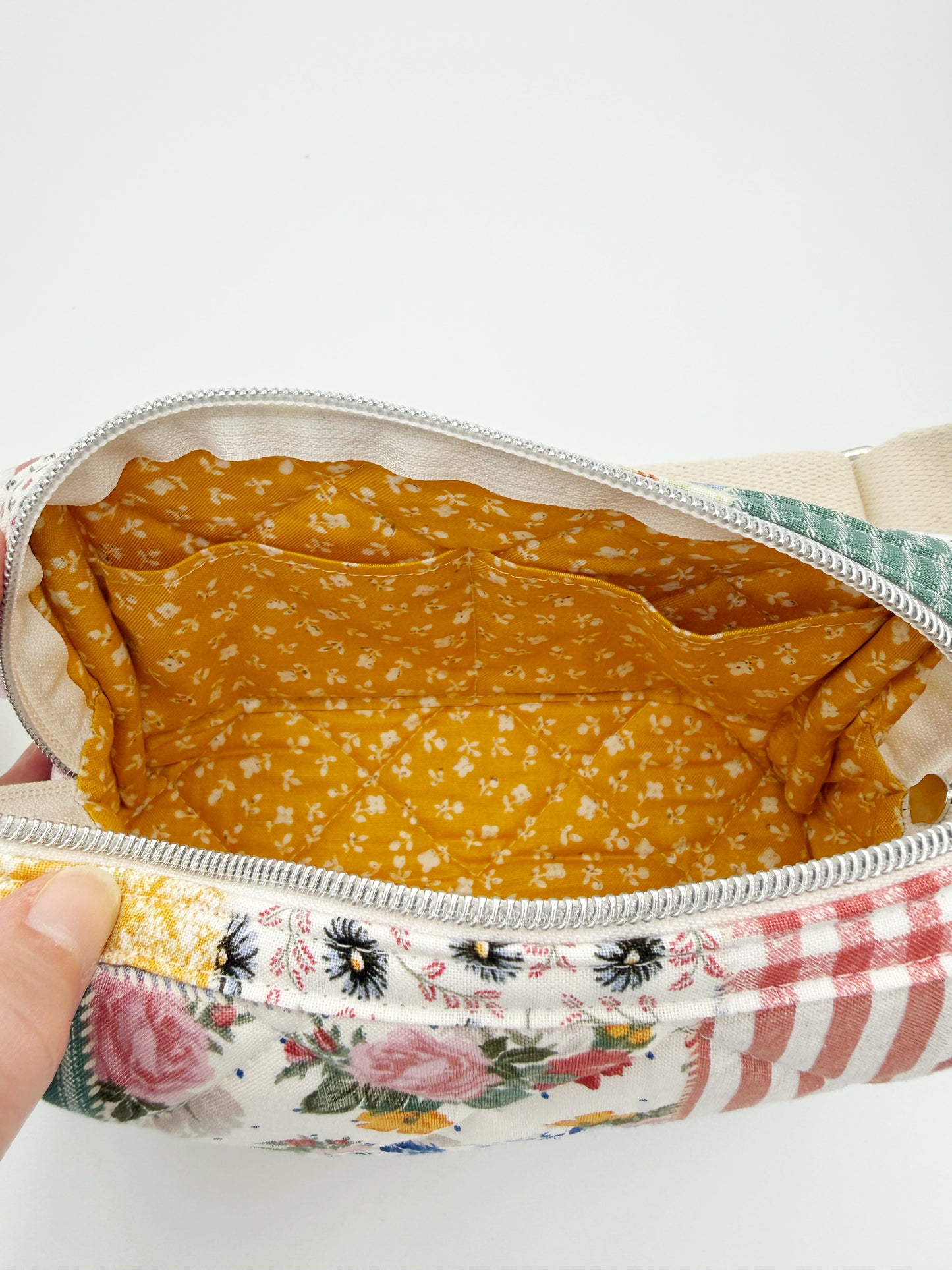 Floral patchwork bag with a zipper, showing inside of bag and 2 pockets